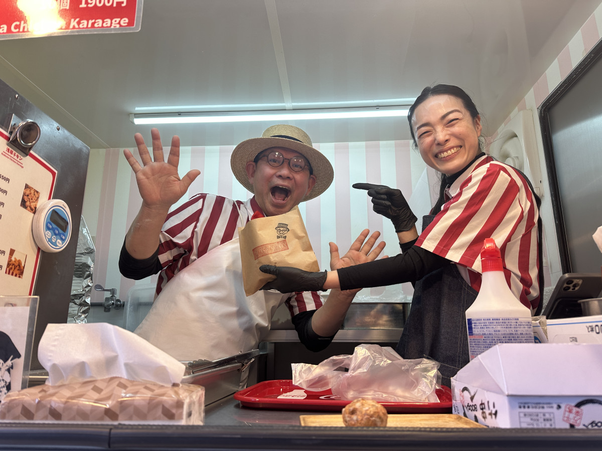 浅草チキンの店員さん